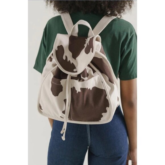 BAGGU | Bags | Baggu Womens Cow Print Drawstring Backpack  display picture 1